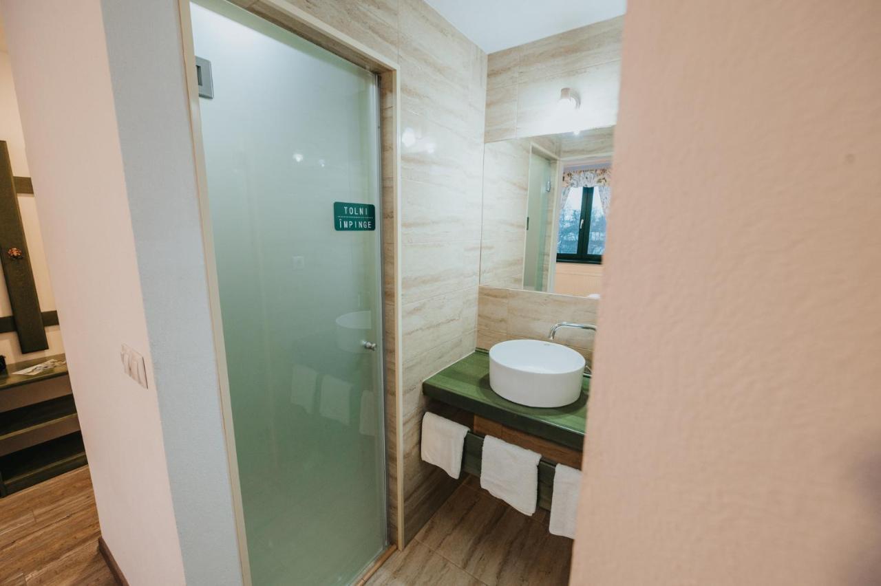 Kadarhaz Bed & Breakfast Vlahita Bagian luar foto
